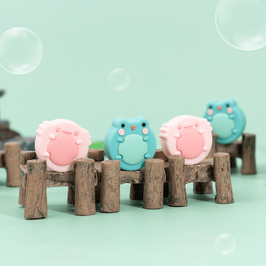 GeekShare Nintendo Switch/PS5/PS4/Switch Proコントローラーカバー（蓮池のかえる）